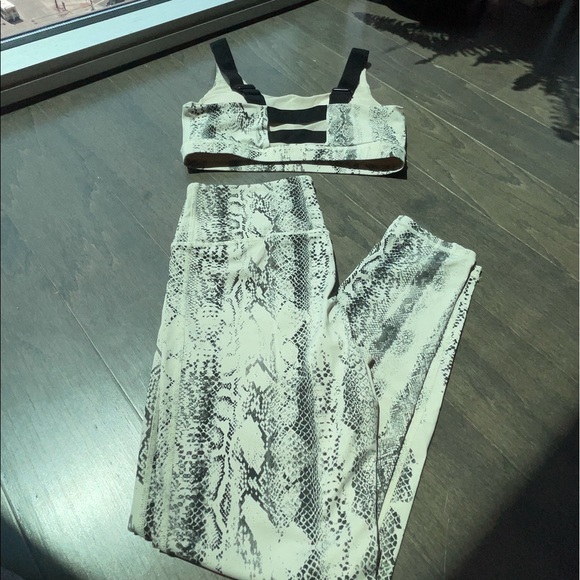 Snake skin workout outfit - Picture 2 of 2